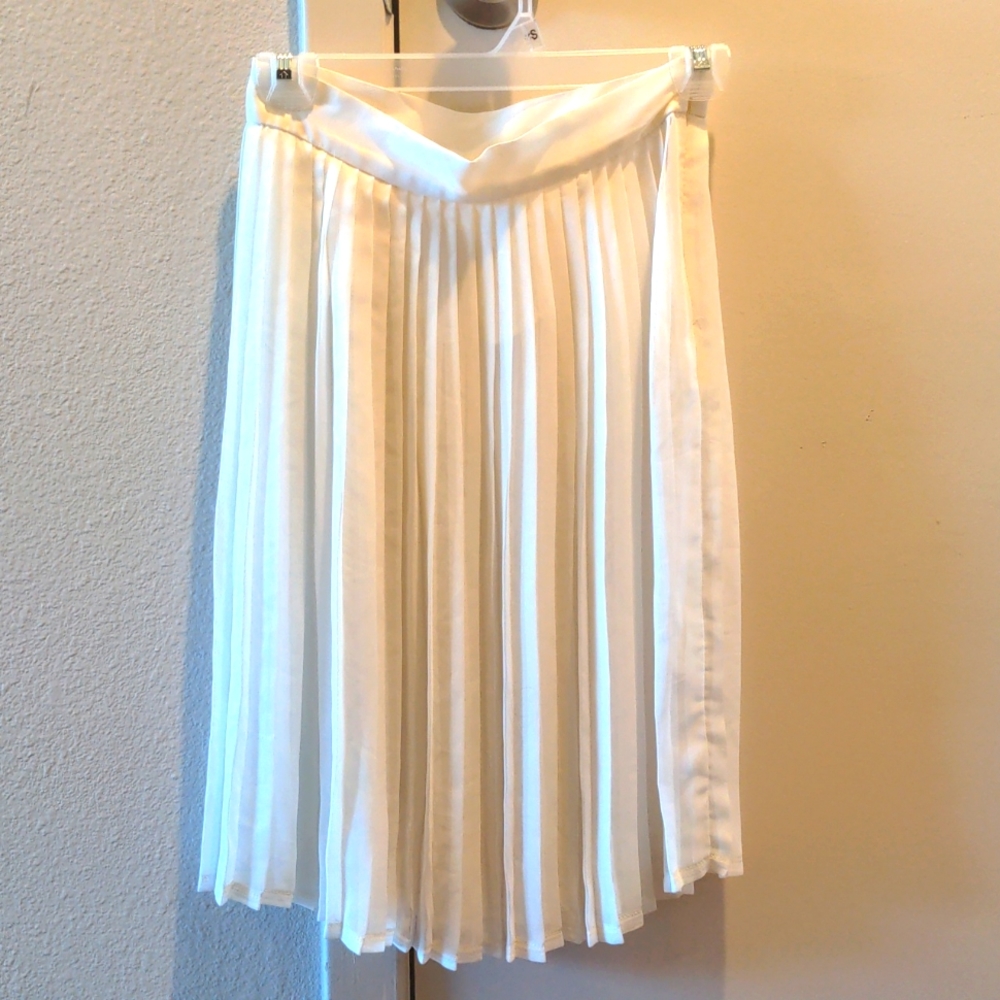 American Apparel White Pleated Midi Skirt